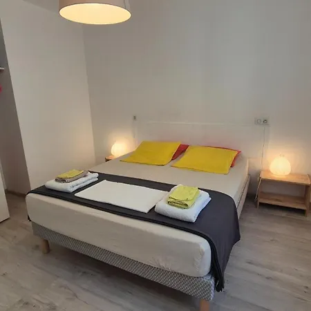 Hébergement de vacances La Maison Odile à Avec Piscine Chauffée