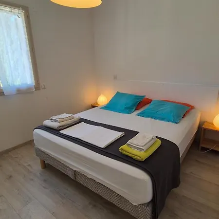 Hébergement de vacances La Maison Odile à Avec Piscine Chauffée *